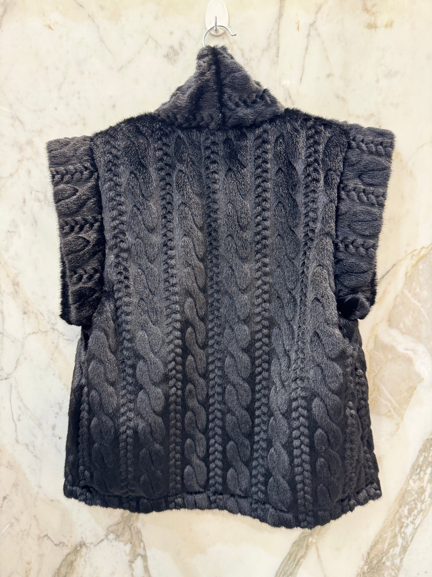 Gilet fourrure vegan torsadée