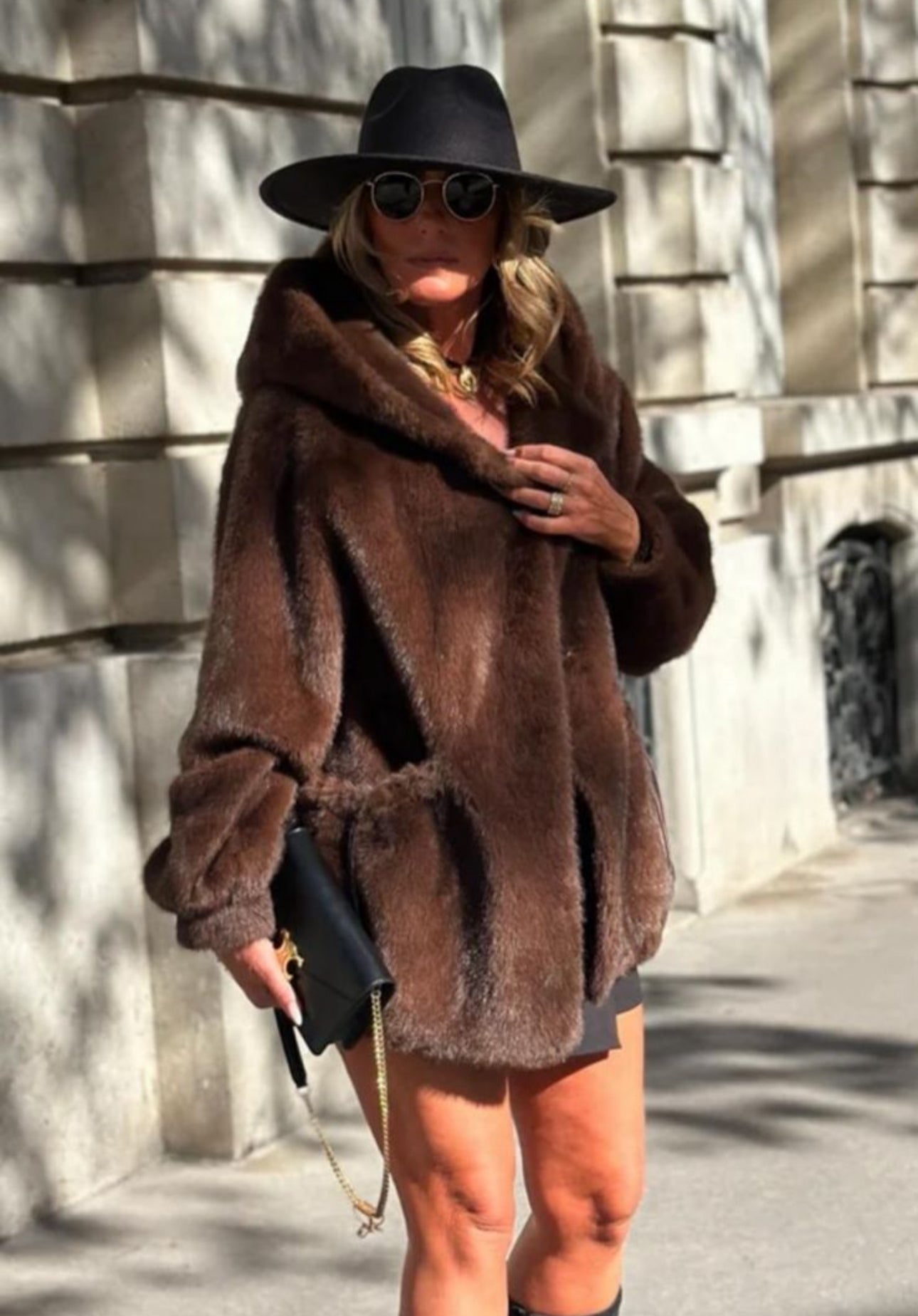 manteau fourrure court capuche poche resserrées