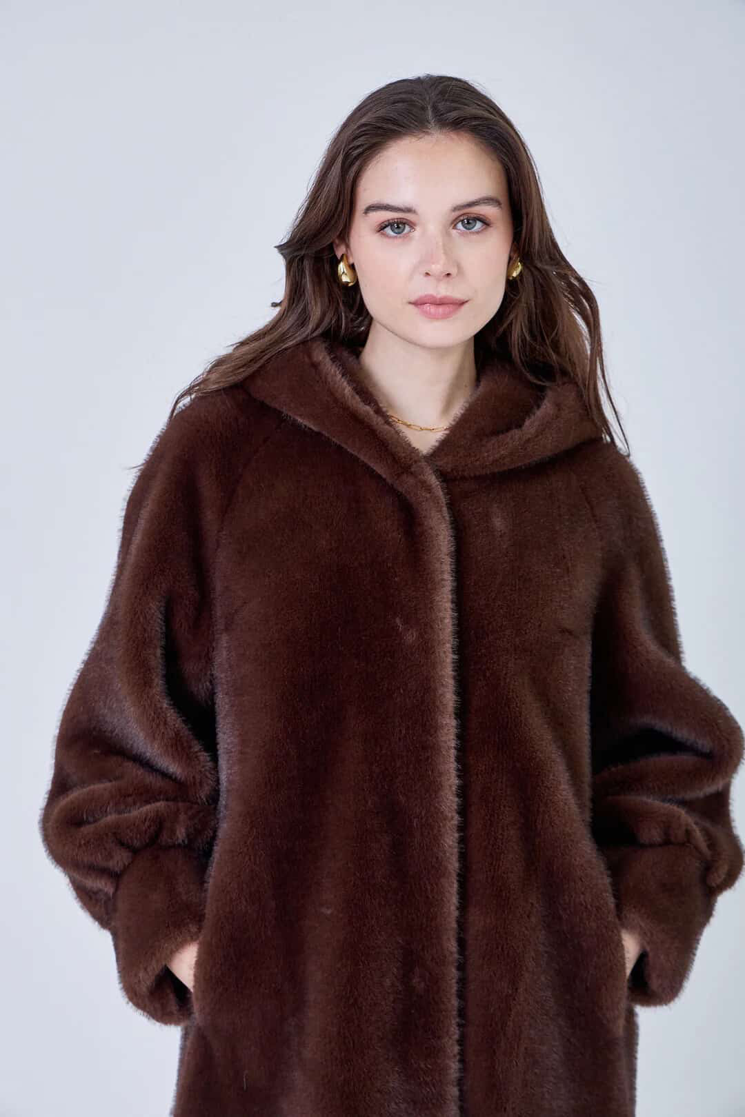manteau fourrure longue capuche vegan