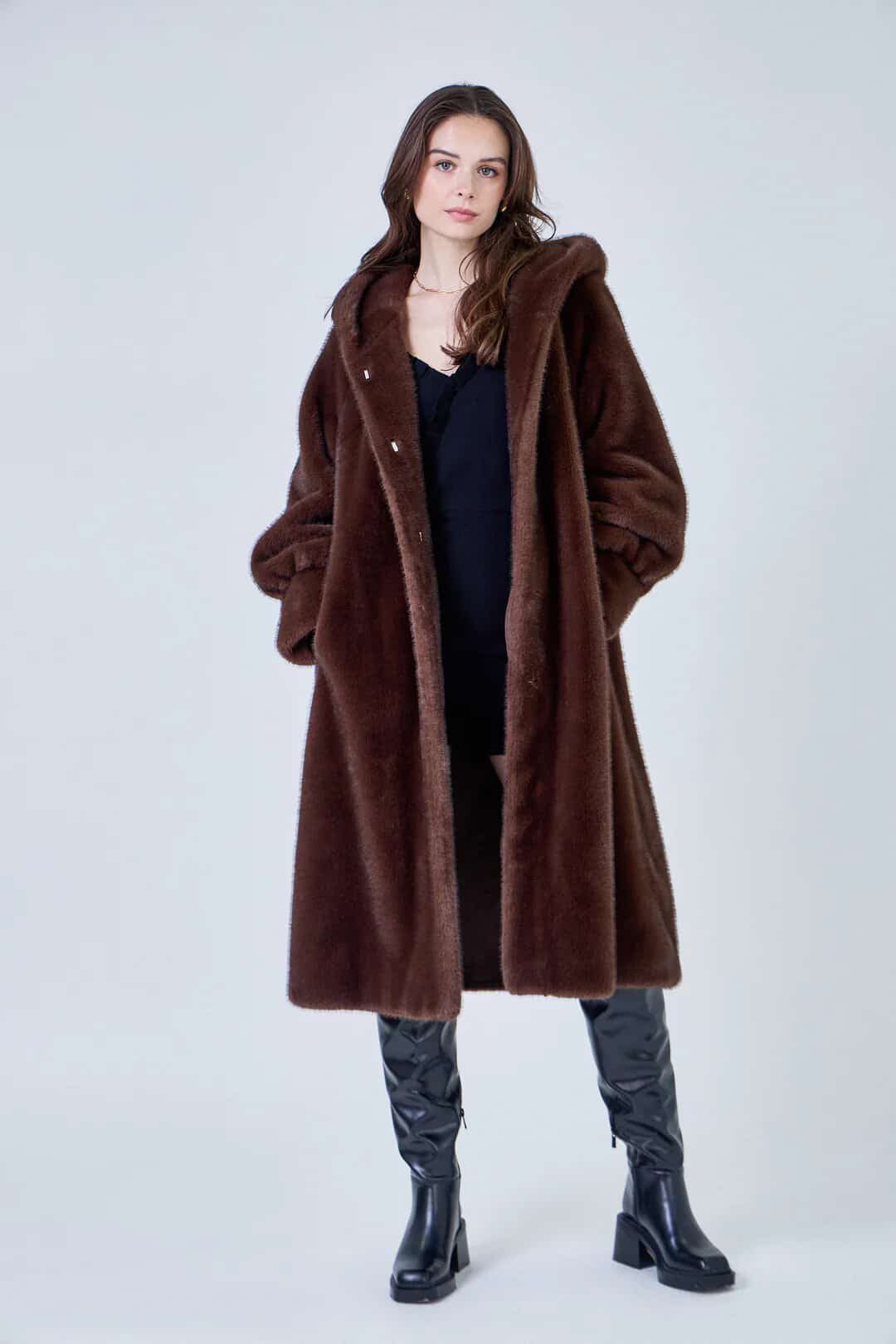 manteau fourrure longue capuche vegan