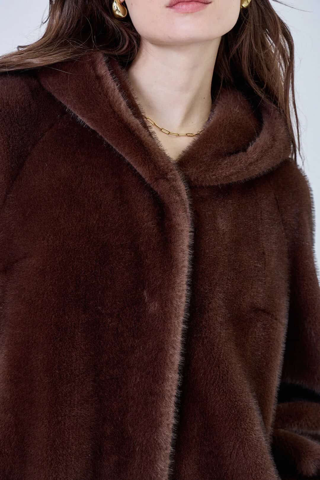 manteau fourrure longue capuche vegan