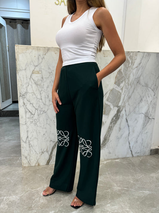 Pantalon vert motif blanc