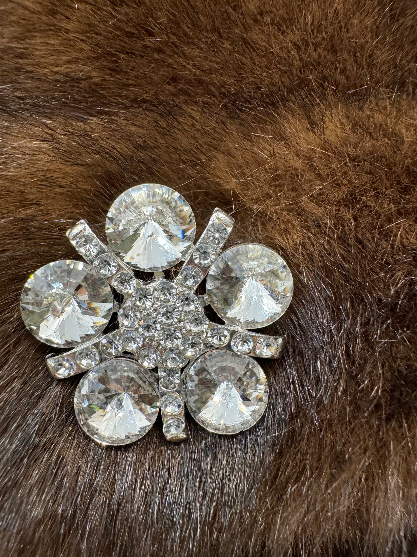 fourrure Vegan courte broche