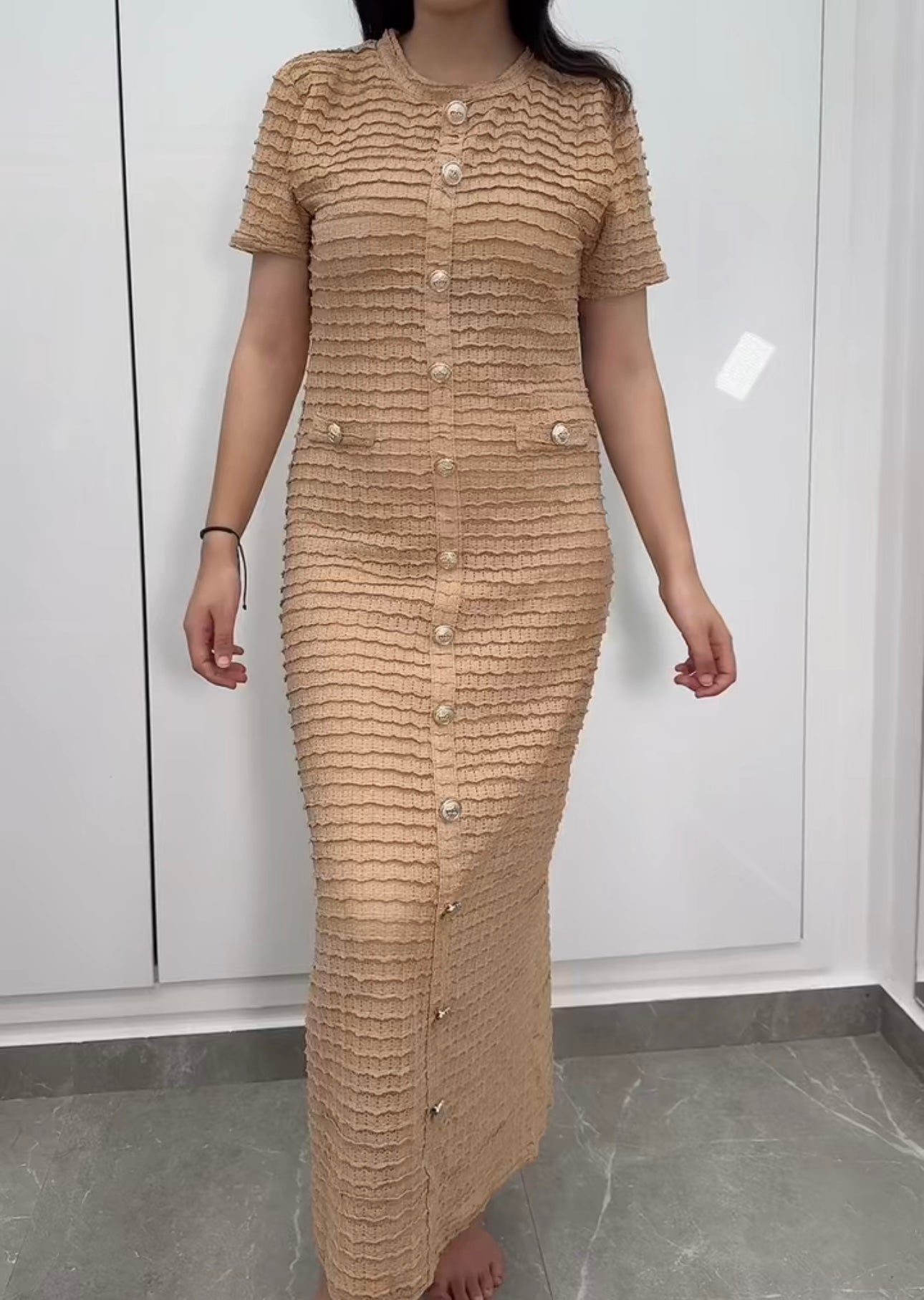 robe longue bouton couronne