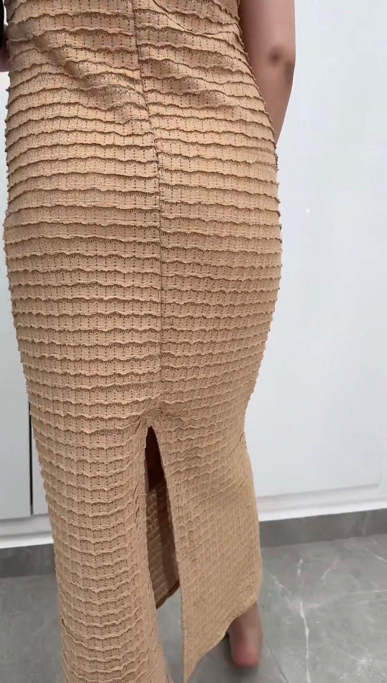 robe longue bouton couronne