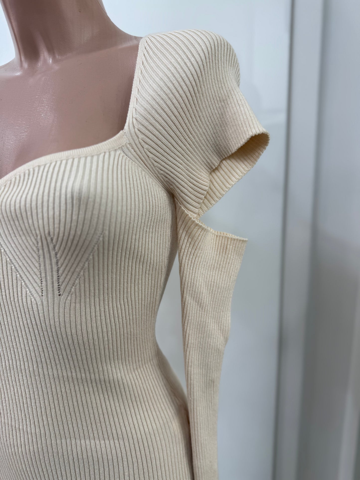 Pull manche coupée