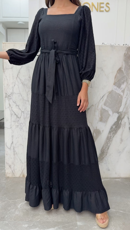 robe noir manche brodée