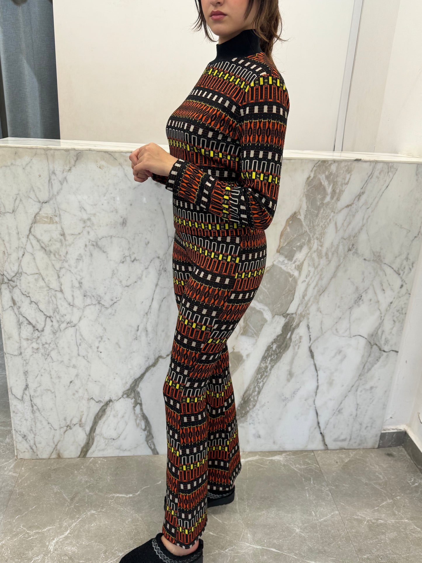 Ensemble à motifs marron orange