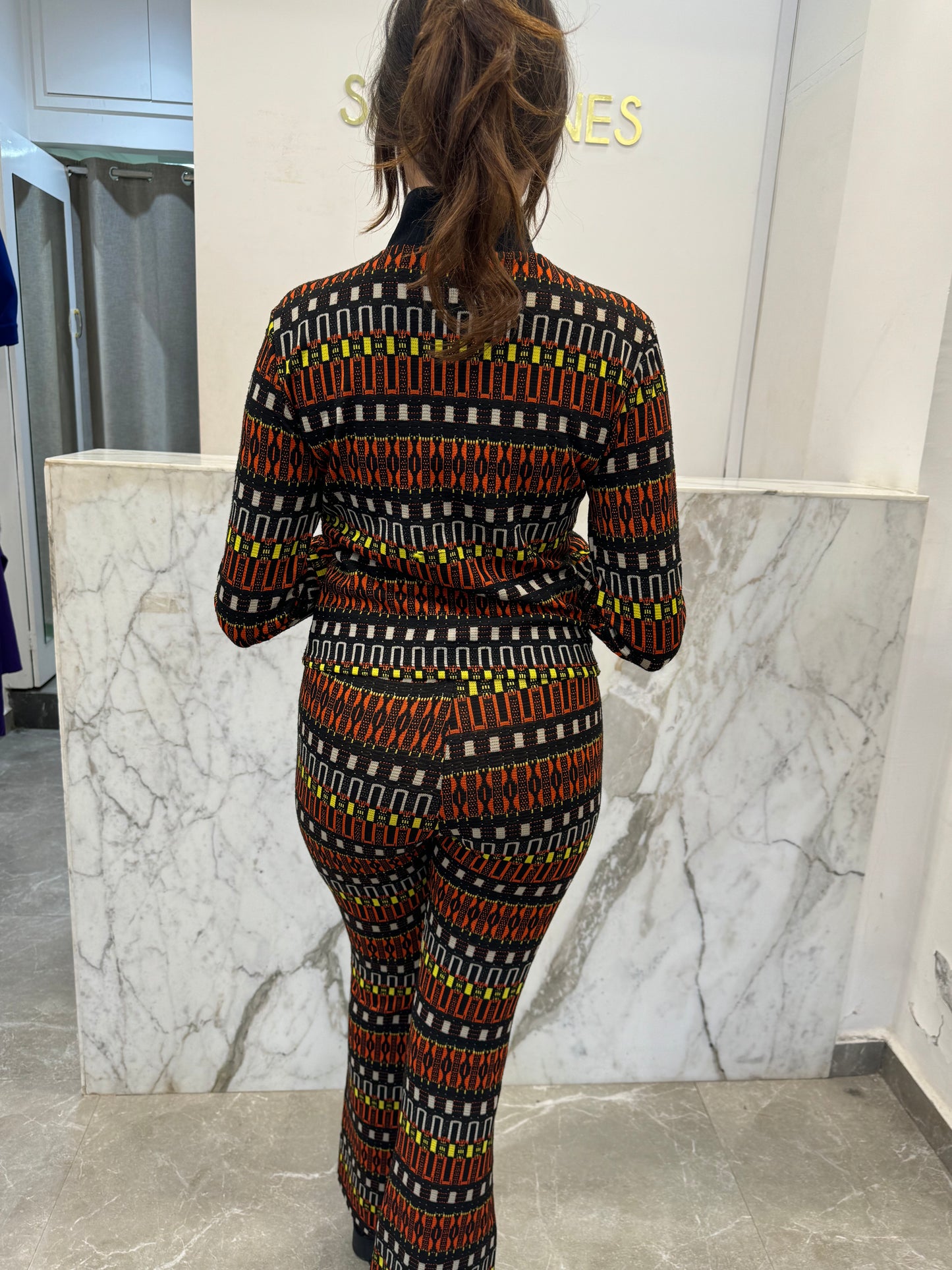 Ensemble à motifs marron orange